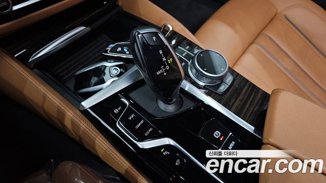 BMW 5-Series 2022 — photo 12