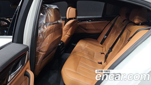 BMW 5-Series 2022 — photo 17