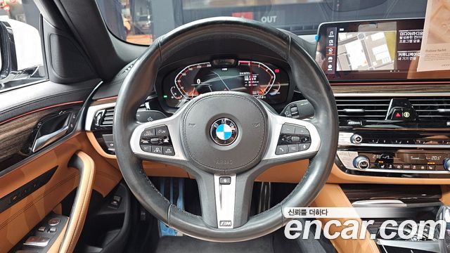 BMW 5-Series 2022 — photo 19