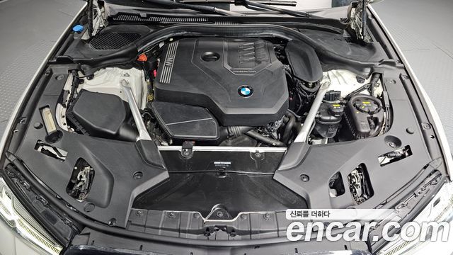 BMW 5-Series 2022 — photo 20