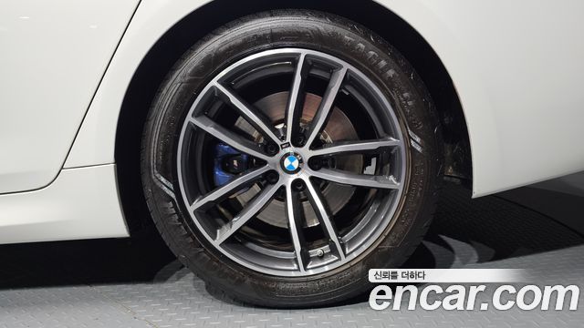 BMW 5-Series 2022 — photo 24