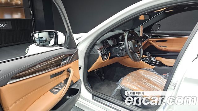 BMW 5-Series 2022 — photo 8