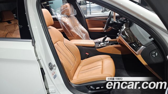 BMW 5-Series 2022 — photo 9