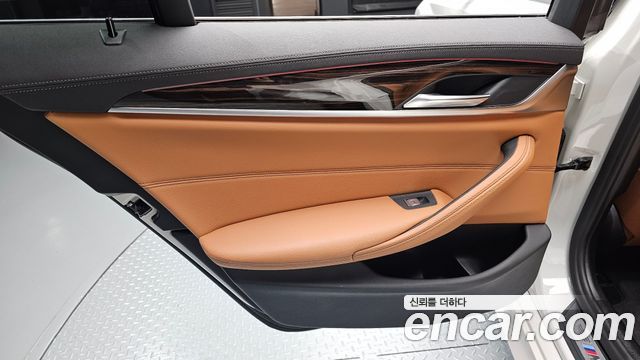 BMW 5-Series 2022 — photo 15