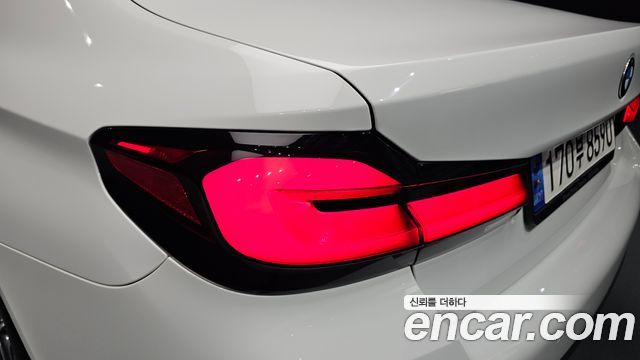 BMW 5-Series 2022 — photo 16