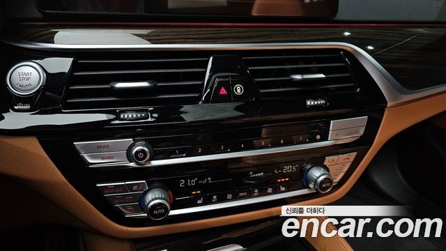 BMW 5-Series 2022 — photo 27