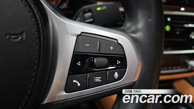 BMW 5-Series 2022 — photo 28