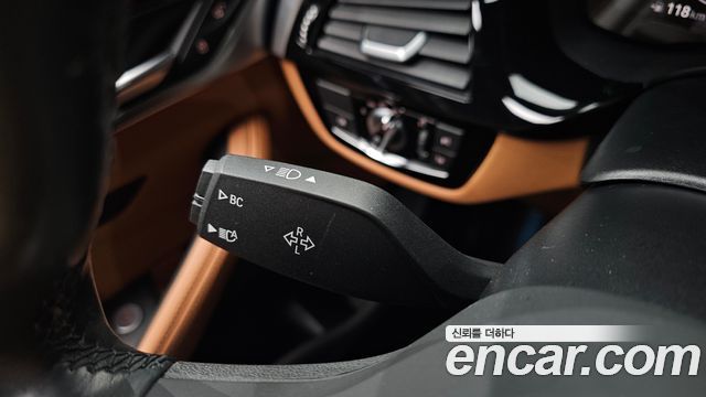 BMW 5-Series 2022 — photo 30