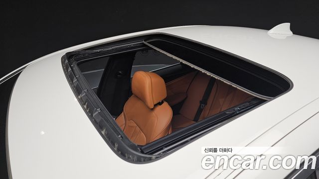 BMW 5-Series 2022 — photo 32