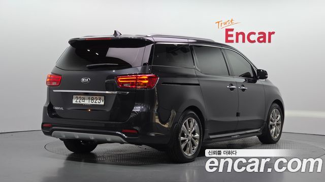Kia Canival 2019 — photo 2