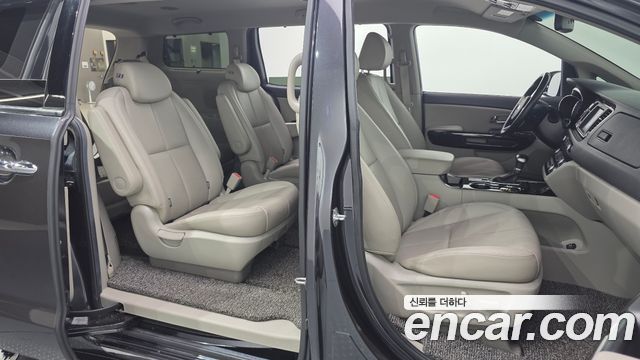 Kia Canival 2019 — photo 17