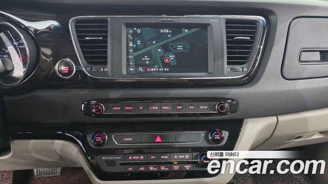 Kia Canival 2019 — photo 18