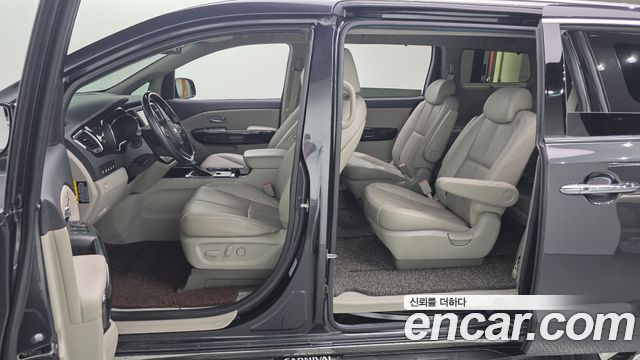 Kia Canival 2019 — photo 25