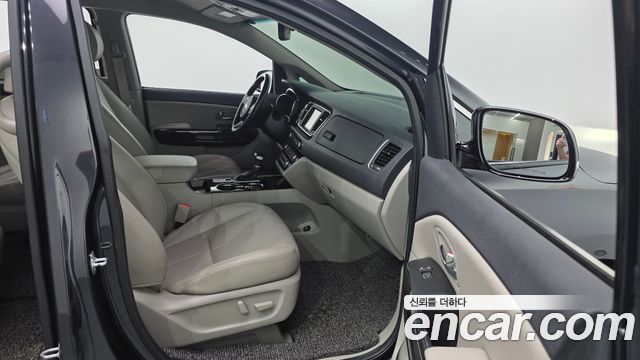 Kia Canival 2019 — photo 16