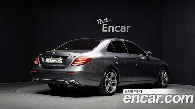 Mercedes-Benz E-Class 2017 — photo 2