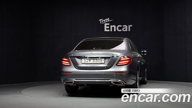 Mercedes-Benz E-Class 2017 — photo 4