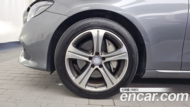 Mercedes-Benz E-Class 2017 — photo 5