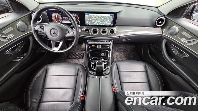 Mercedes-Benz E-Class 2017 — photo 7