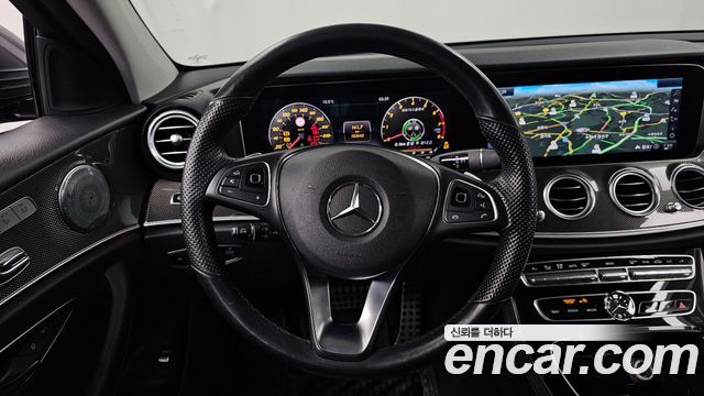 Mercedes-Benz E-Class 2017 — photo 13