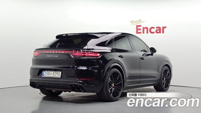 Porsche Cayenne 2022 — photo 2