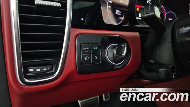 Porsche Cayenne 2022 — photo 25