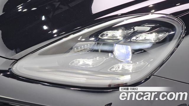 Porsche Cayenne 2022 — photo 8