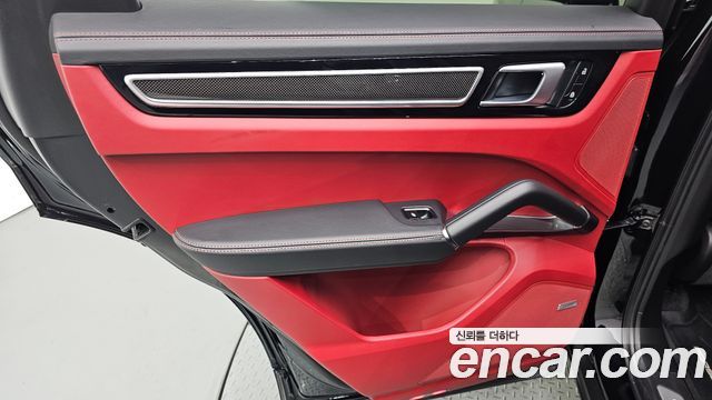 Porsche Cayenne 2022 — photo 15