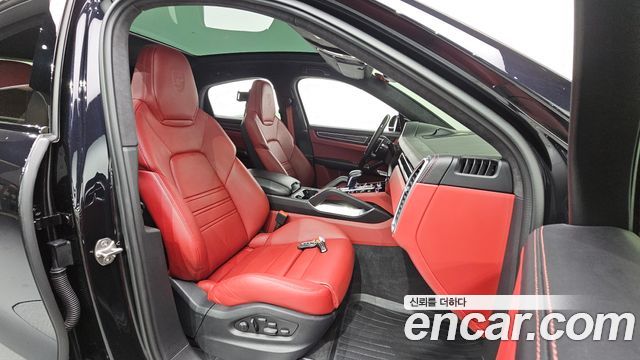 Porsche Cayenne 2022 — photo 16