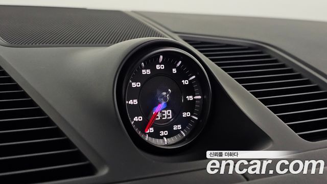 Porsche Cayenne 2022 — photo 28
