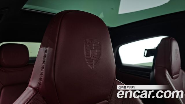 Porsche Cayenne 2022 — photo 29