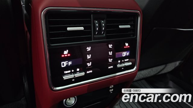 Porsche Cayenne 2022 — photo 32