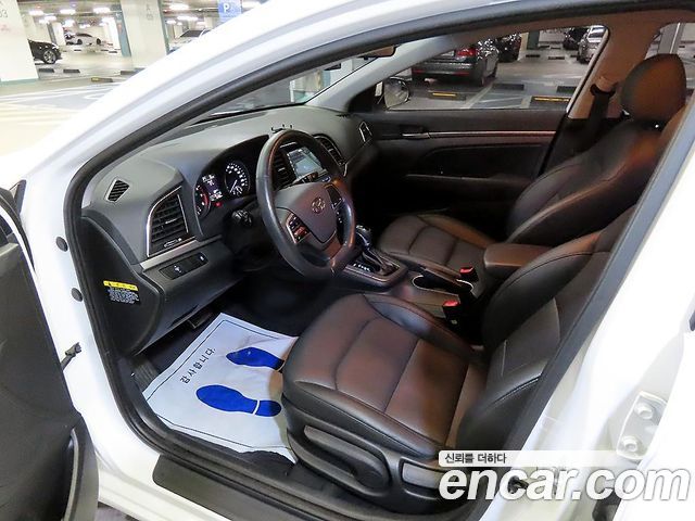 Hyundai AVANTE 2017 — photo 6
