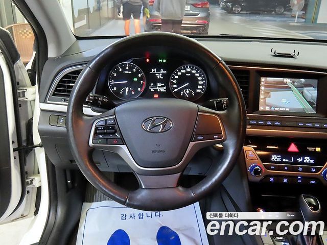 Hyundai AVANTE 2017 — photo 8