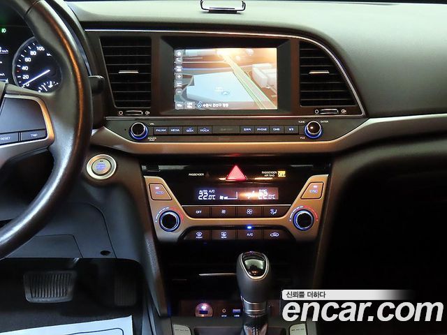 Hyundai AVANTE 2017 — photo 11