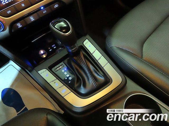 Hyundai AVANTE 2017 — photo 12