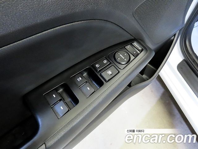 Hyundai AVANTE 2017 — photo 13