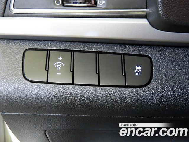 Hyundai AVANTE 2017 — photo 14