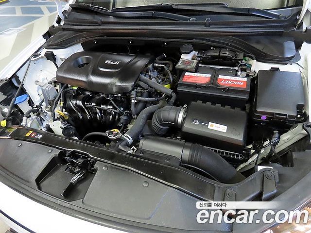 Hyundai AVANTE 2017 — photo 19