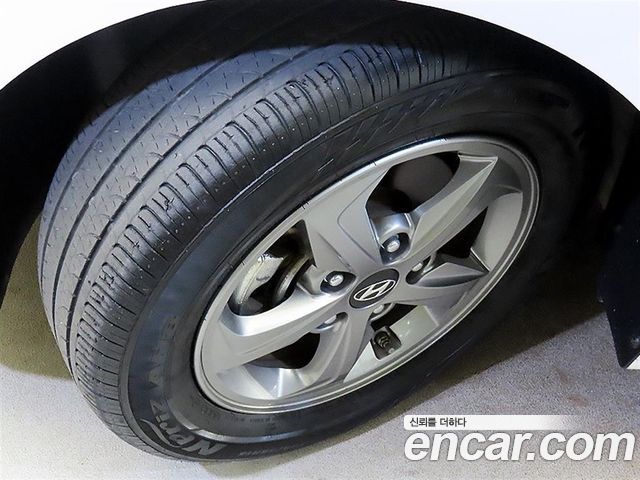 Hyundai AVANTE 2017 — photo 20