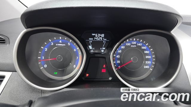 Hyundai AVANTE 2012 — photo 11