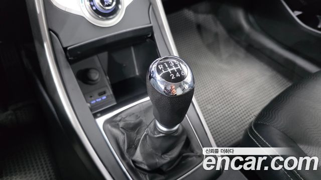 Hyundai AVANTE 2012 — photo 12