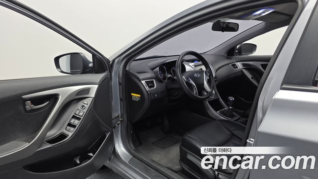 Hyundai AVANTE 2012 — photo 13