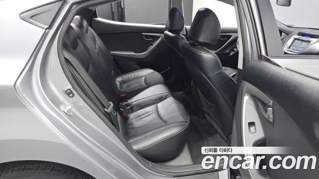 Hyundai AVANTE 2012 — photo 17