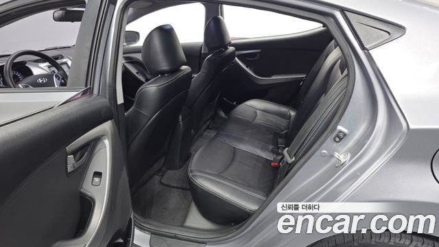 Hyundai AVANTE 2012 — photo 18