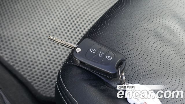 Hyundai AVANTE 2012 — photo 24