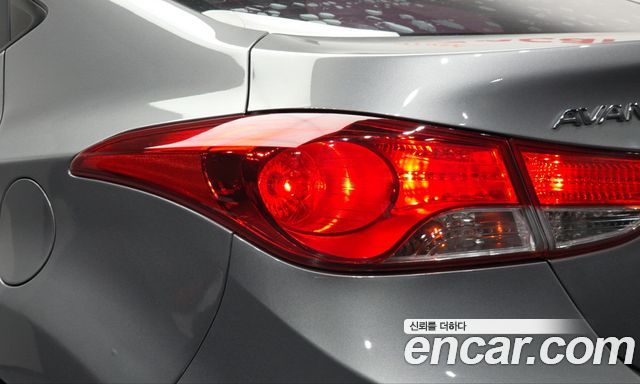 Hyundai AVANTE 2012 — photo 9