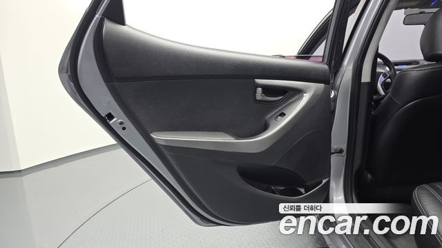 Hyundai AVANTE 2012 — photo 15