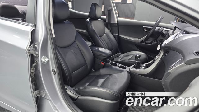 Hyundai AVANTE 2012 — photo 16
