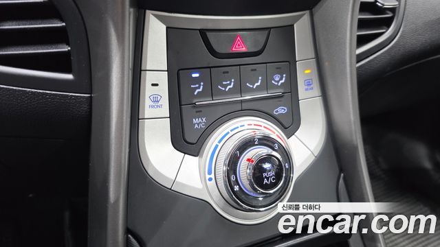 Hyundai AVANTE 2012 — photo 27
