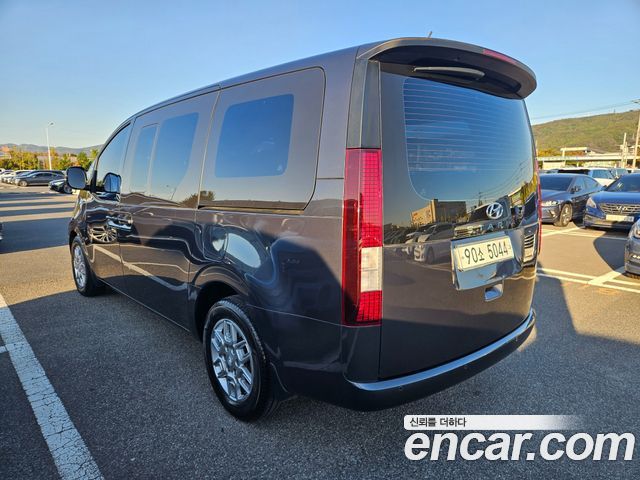 Hyundai Staria 2022 — photo 2